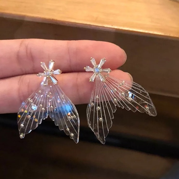 🌟 Transparent Fishtail Earrings - Picture 2 of 5